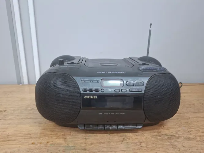 Rádio Boombox Aiwa modelo CSD-ES60