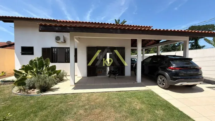 CASA DE ESQUINA COM PISCINA NO BALNEÁRIO MARILUZ EM ITAPOÁ/SC