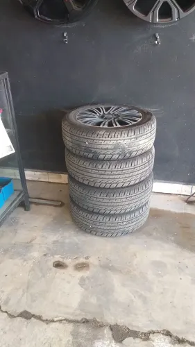   Rodas originais do Fiat Punto aro 16 com quatro pneus novos na garantia, só 3.800