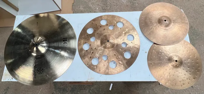 Pratos de bateria cbf