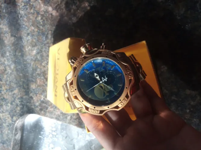 vendo relógio estilo invicta. Funcional perfeitamente e acompanha caixa