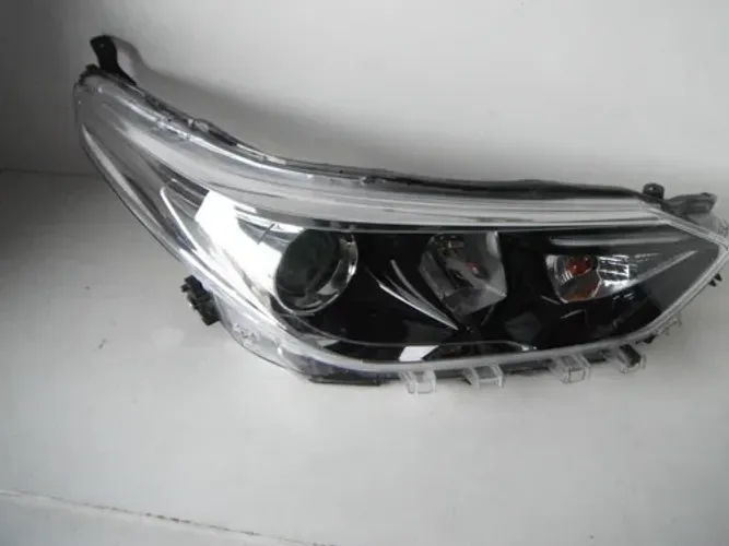 Farol Direito Toyota Yaris Led 06102210 Direito