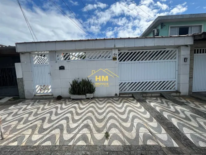 CASA ISOLADA l 5 DORMITÓRIOS l COM SOBRADO NOS FUNDOS l 3 SUITES l VILA MELO l SÃO VICENTE