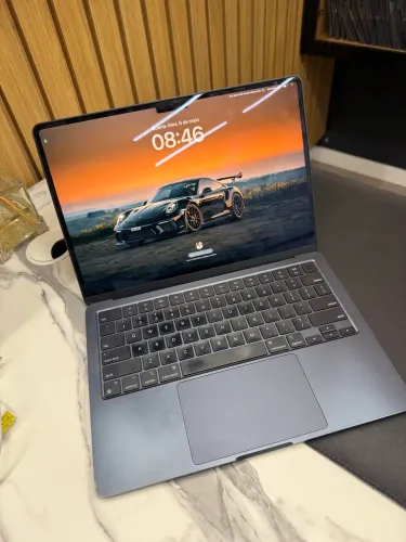 MacBook Air m2 256g 8RAM 4700
