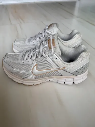 Nike Zoom Vomero 5 Tamanho 37