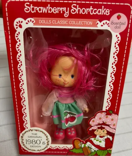 Boneca Moranguinho Planeta Deagostini | Strawberry Shortcake - Cerejinha  