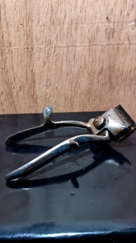 Máquina manual de cortar cabelo (Relíquia)