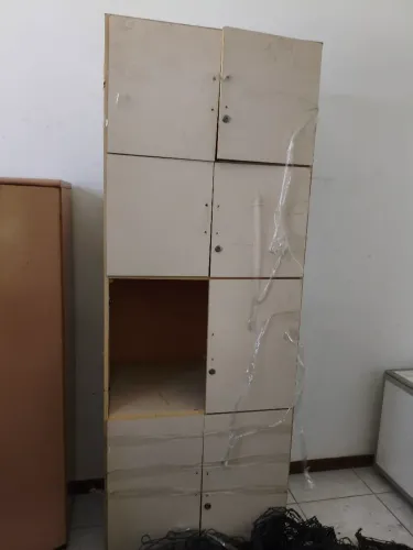 Armário de escritório de madeira roupeiro vestiário guarda volumes 