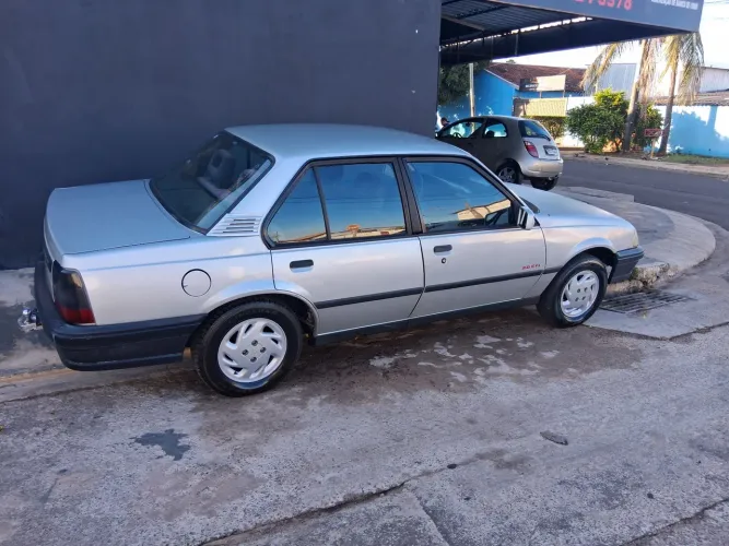 Chevrolet Monza GLS/ Hi-tech 2.0 EFI 2P E 4P 1997