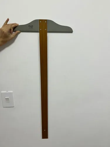 Vende-se régua T + canudo de projeto