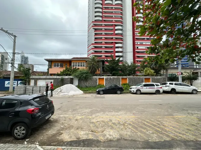 Terreno na Alameda das Framboesas com 700m2 de área, Caminho das Árvores, Salvador-Ba