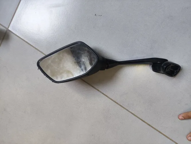 Retrovisor Yamaha R15 2025 (Lado esquerdo)