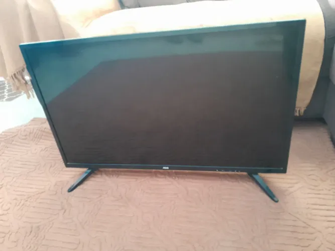 TV AOC para retirar peças