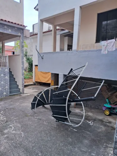 Vendo esta escada caracol !!