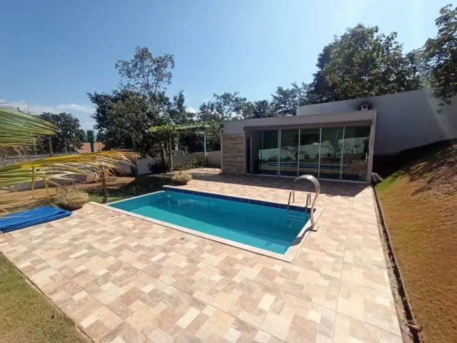 Casa de condomínio para venda possui 220 metros quadrados com 2 quartos