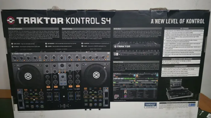 Controlador DJ Traktor Kontrol S4 Mk1