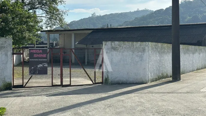 Terreno com 410,20m² à venda no bairro Bucarein, em Joinville-SC, por R$ 800.000,00.