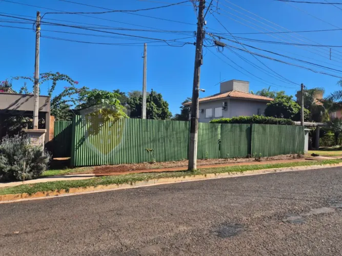 Terreno em Condomínio Fechado