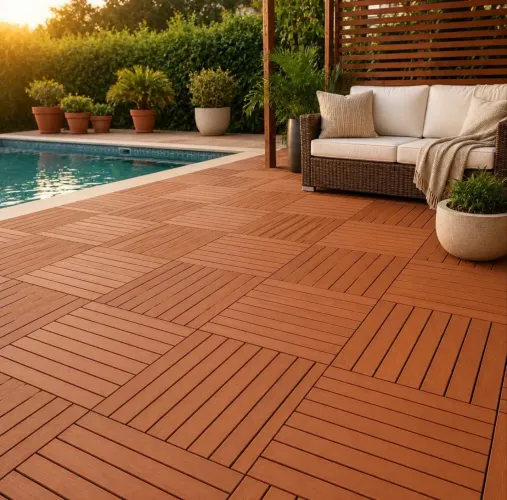 Deck de madeira Pinus 50x50cm Envernizada