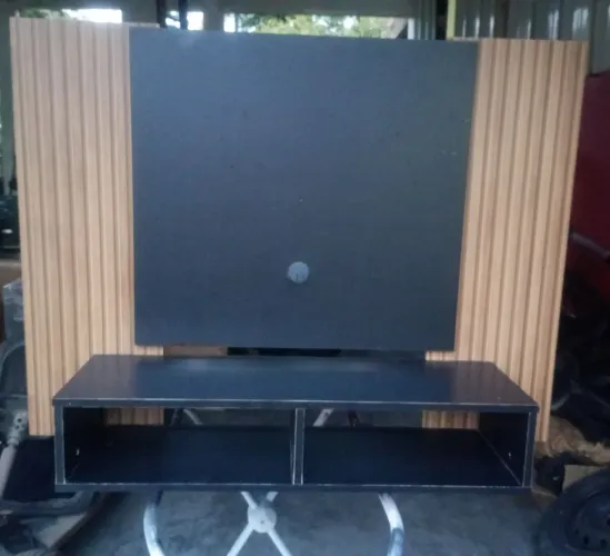 PAINEL PARA TV COM RACK SUSPENSO