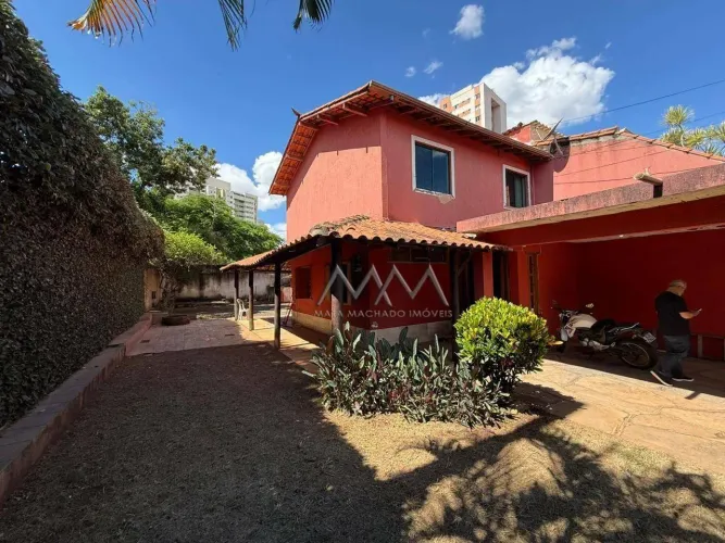 Casa à Venda no Serrano | 3 Quartos - 187 m²