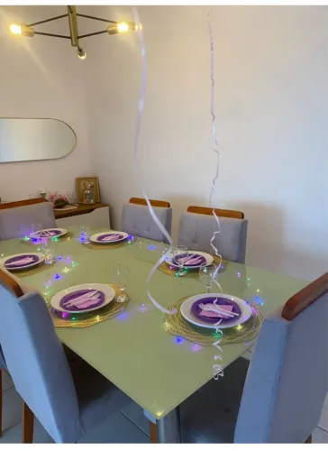 Mesa de vidro com 06 cadeiras