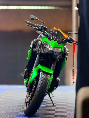 Z900 moto de garagem