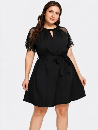 vestido rodado preto com detalhes em tule plus size