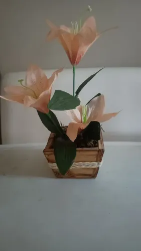 Arranjo de flores artificiais 