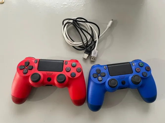 Ps4 Fat 408gb, usado, 14 jogos e dois controles compatíveis (não originais)
