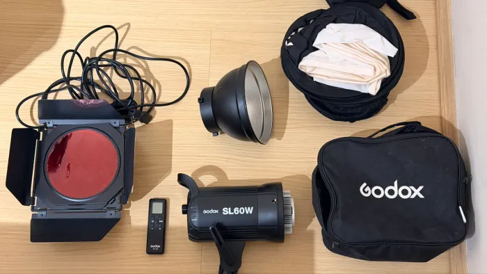 Kit Lâmpada de Luz Godox SL60W com SoftBox Retratil
