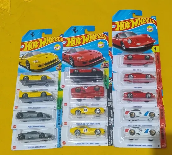 Ferraris Hotwheels 30,00 cada 