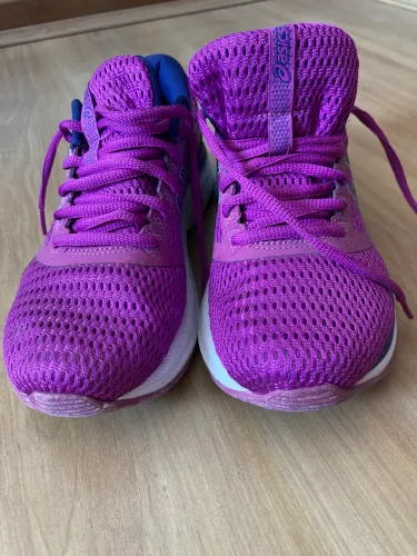 Tênis Asics em ótimo estado