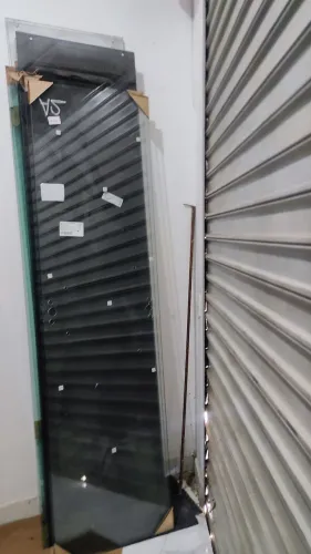 14 portas de vidro blindex de correr pequenas TODAS Por 500 reais Só vidros e não entrego