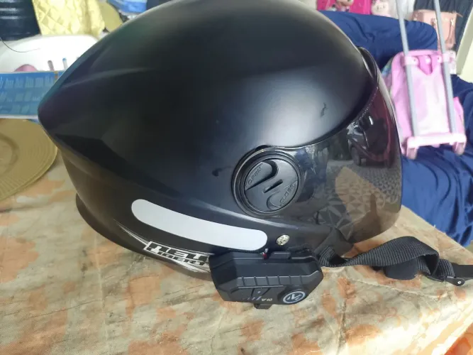 Capacete com comunicador 
