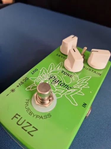 Pedal Fuzz Pigtone - com efeito Oitavador