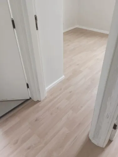 Pisos laminado é vinílico