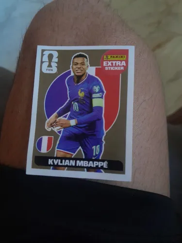 Vendo figurinha legend kylian mbappé ouro