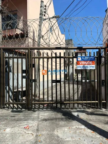 ÓTIMA CASA DE VILA COM 110M2, 2 QUARTOS NO BAIRRO DO MÉIER