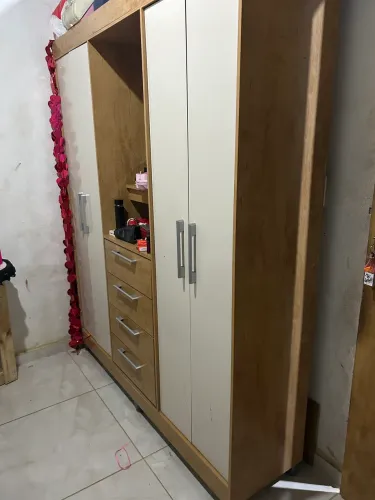 Guarda roupa de solteiro 