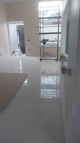 Pedreiro com equipe disponível