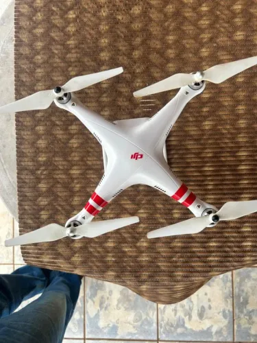Drone DJI Phantom 2 Vision+ Completo com Câmera, Controle, Caixa e Acessórios
