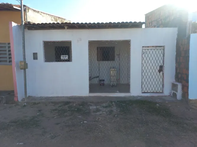 ALUGA-SE CASA NO PAJUÇARA APENAS COM CONTRATO EM CARTÓRIO