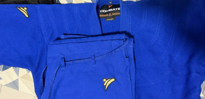 Quimono azul combate serie ouro A3