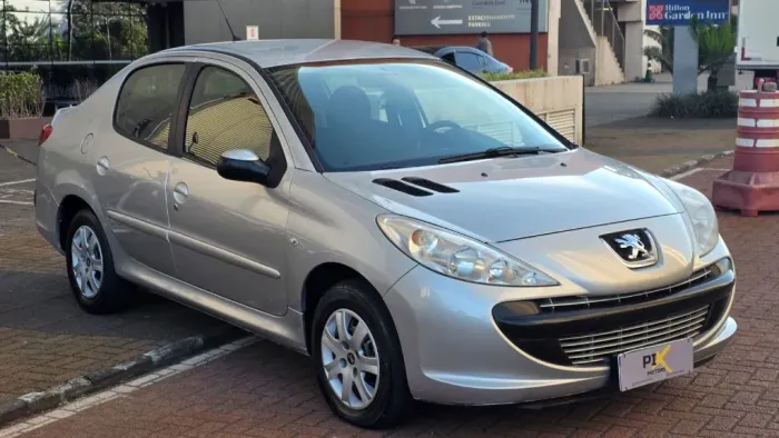 Peugeot 207 Sedan Passion XR 1.4 Flex 8V 4P 2011