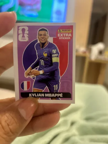 Vendo figurinha legendário da copa 2026- Mbappe bordo