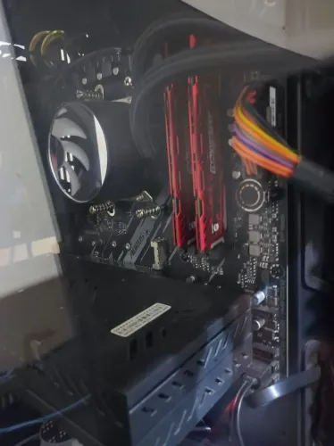 Vendo duas Memória RAM ddr4 8gb, total 16GB