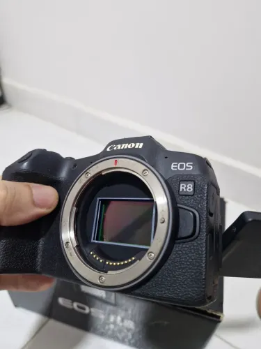 Canon EOS R8 - SEMINOVA