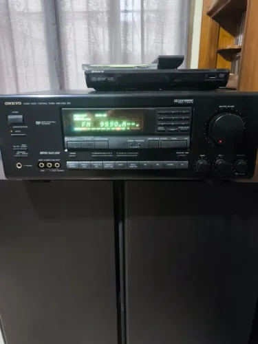 Receiver onkyo R1