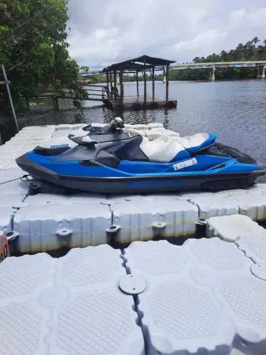Excelente JET-SKI com pouquíssimas horas de uso. 